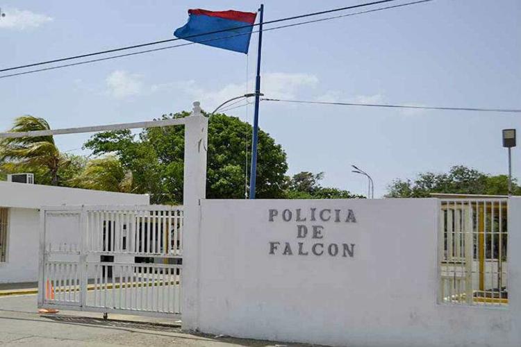 Detienen adolescente que enfrentó a tiros a Polifalcón