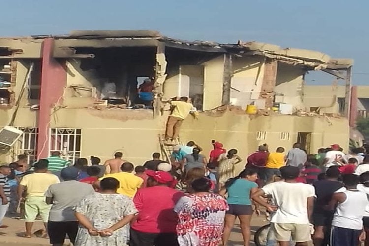 Mujer y bebé resultan quemados al explotar apartamento en Maracaibo