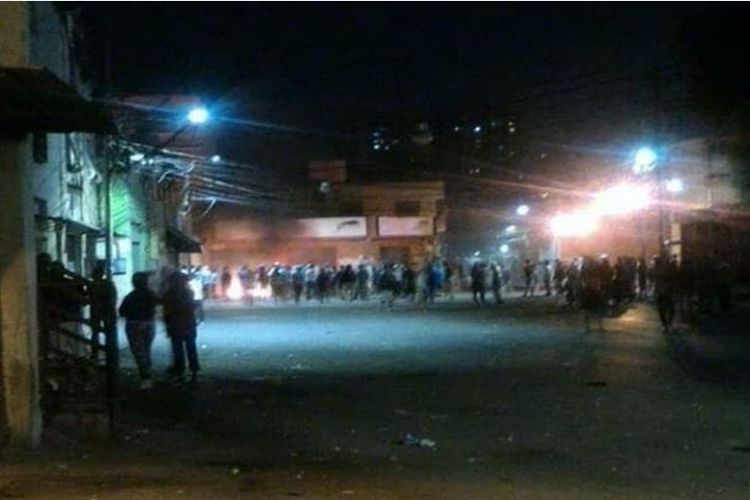 Protestas se extendieron hasta la madrugada en algunas zonas de Caracas