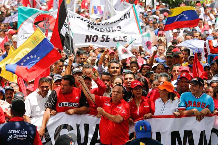 Alcaldes y concejales oficialistas ratifican apoyo a Maduro