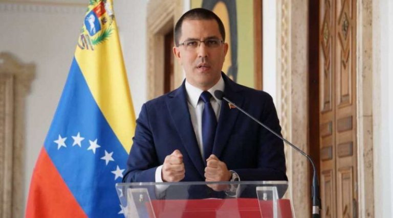 Jorge Arreaza responsabiliza a Lenín Moreno por seguridad de venezolanos en Ecuador