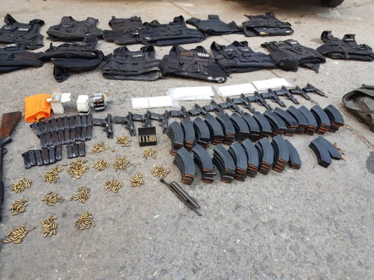 Recuperan armas sustraídas durante “escaramuza militar” en Cotiza