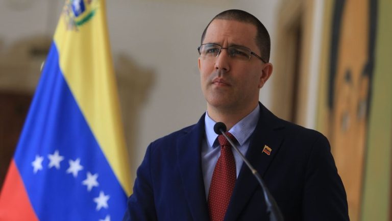 Arreaza: El objetivo del plan golpista es el petróleo