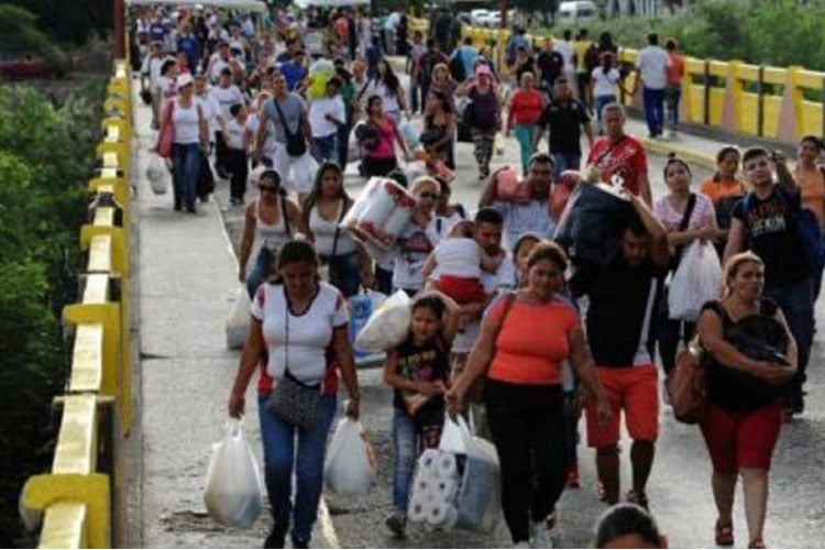 Ecuador revierte medida contra los venezolanos