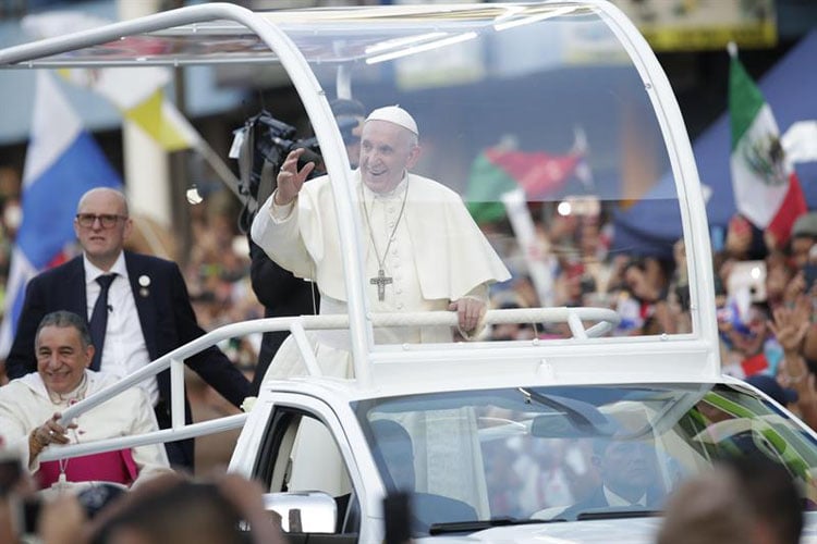 Papa Francisco llegó a Panamá para participar en la Jornada Mundial de la Juventud