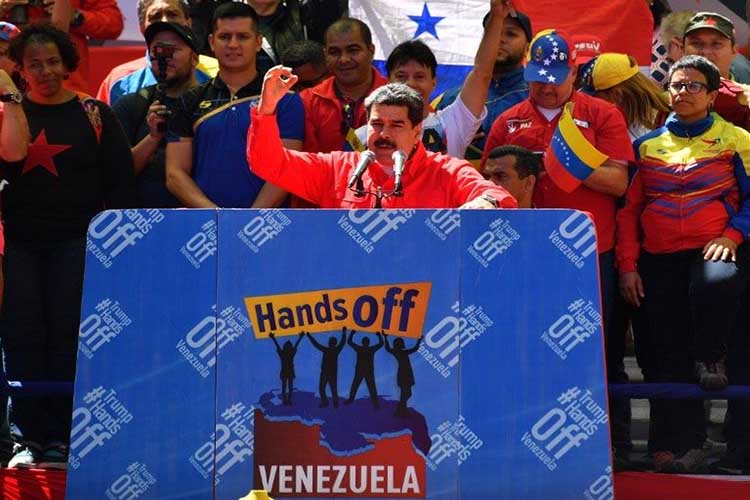 Maduro reta a Guaidó a convocar elecciones
