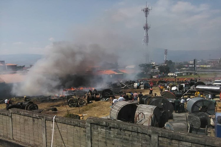 Bernal: Incendio en sede de CANTV Táchira es un acto criminal