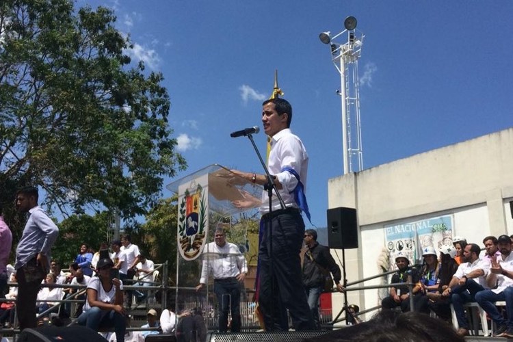 Juan Guaidó: El corredor humanitario se abrirá «sí o sí»