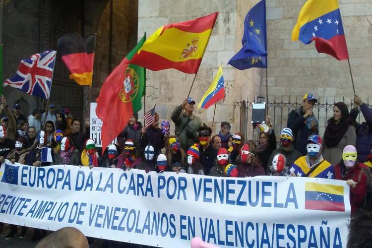 Venezolanos residenciados en España celebran reconocimiento de Europa a Guaidó