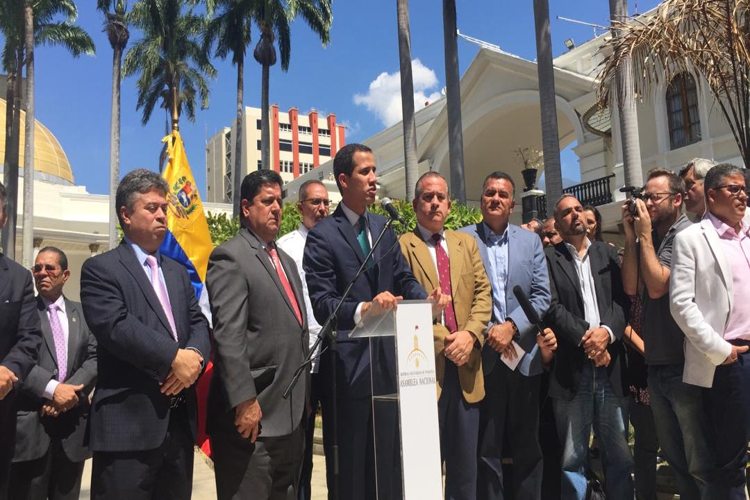 Guaidó: El alto mando militar pretende confiscar la ayuda humanitaria para distribuirla como Clap