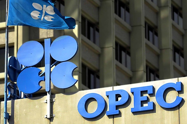 La OPEP revisa a la baja demanda mundial de crudo y al alza la oferta rival