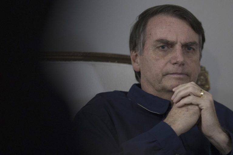 Juez de Brasil ordena investigación que salpica a hijo de Bolsonaro