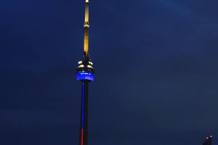 La Torre CN de Toronto se iluminó con los colores de Venezuela