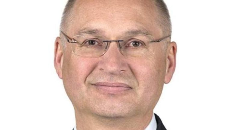 Diputado esloveno renunció tras confesar que robó un bocadillo