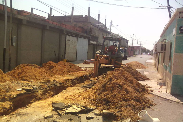 Alcaldía inició trabajos en colector en el centro de Punto Fijo