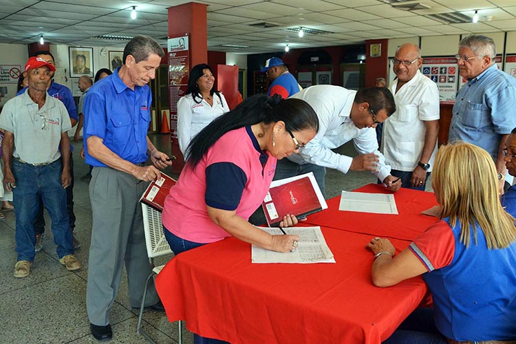 Trabajadores de la Alcaldía de Carirubana firmaron por la paz y contra la injerencia