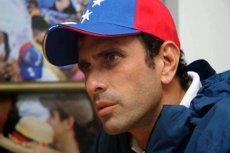 Capriles: «O te resignas o sigues en la lucha»