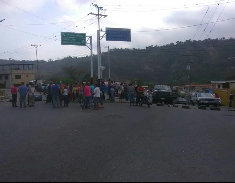 Trujillo amaneció con protestas por servicios básicos:Denuncian agresión policial