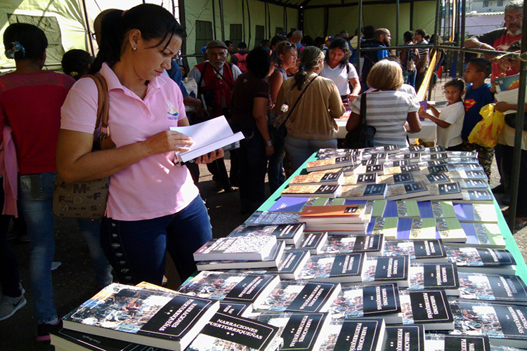 5 mil personas visitaron la Feria Internacional del Libro FILVEN Falcón