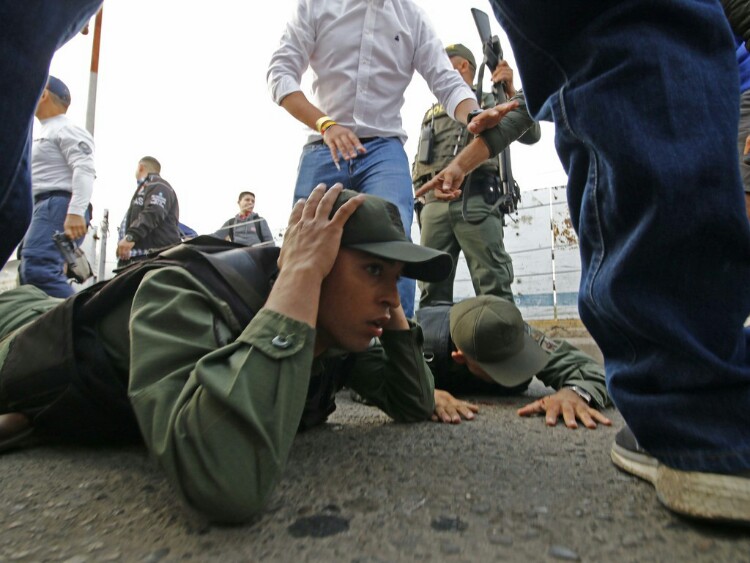 Asciende a 567 el número de uniformados que han cruzado la frontera hacia Colombia