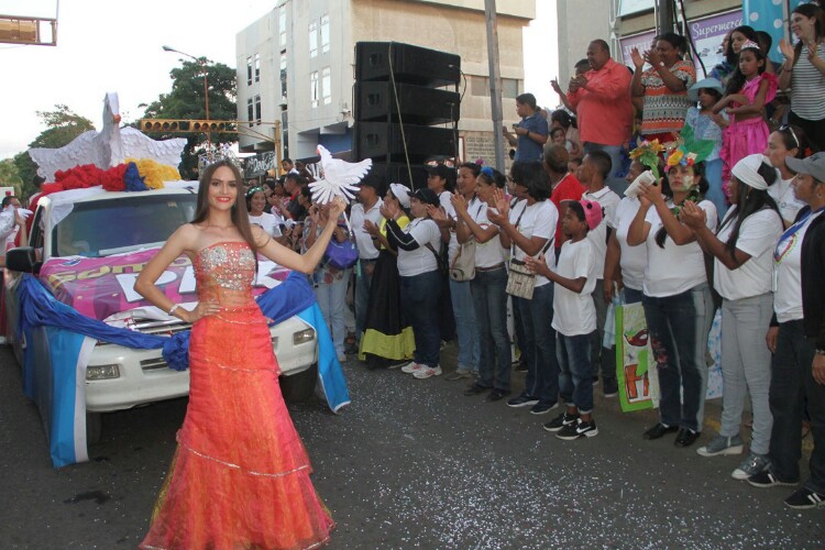 Desfile de carnaval en Coro llenó de alegría y colorido a Falcón