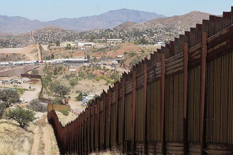 Trump buscará recaudar 8.000 millones de dólares para el muro con México