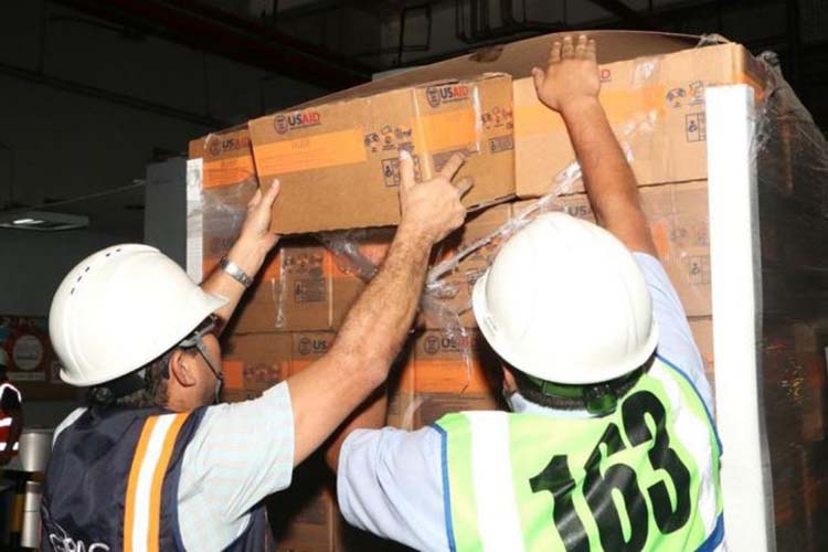 Cargan en Colombia los primeros camiones con ayuda humanitaria para Venezuela