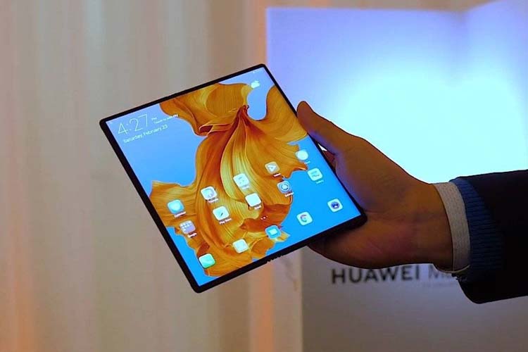 Huawei presenta dispositivo con pantallas plegables