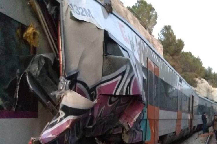 Un muerto y 95 heridos en un accidente de trenes en Barcelona