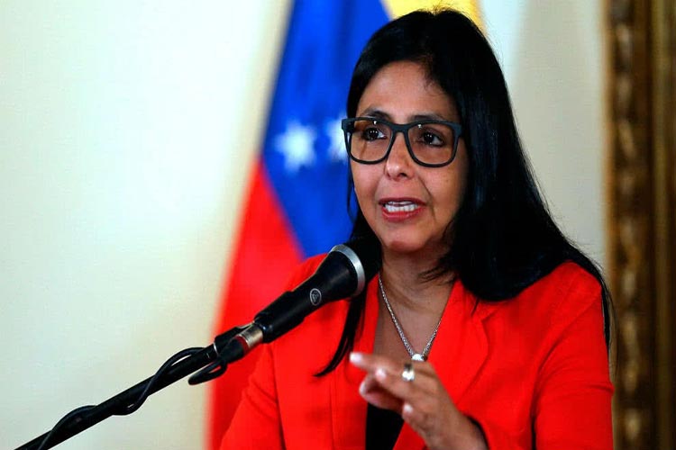 Delcy Rodríguez: Presidente Maduro solicitó al gabinete Ejecutivo poner sus cargos a la orden