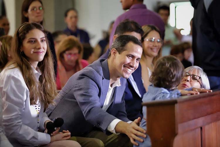 Juan Guaidó se unió en oración por Venezuela