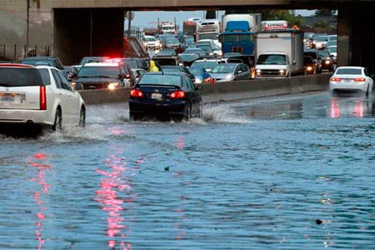 Las fuertes lluvias dejan un muerto y miles de evacuados en California