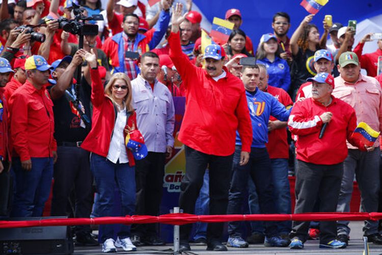Maduro pide convocar comicios legislativos