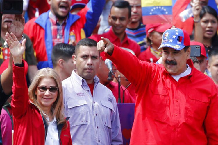 Maduro: si Venezuela quiere futuro, debemos preservar la unión de la FANB