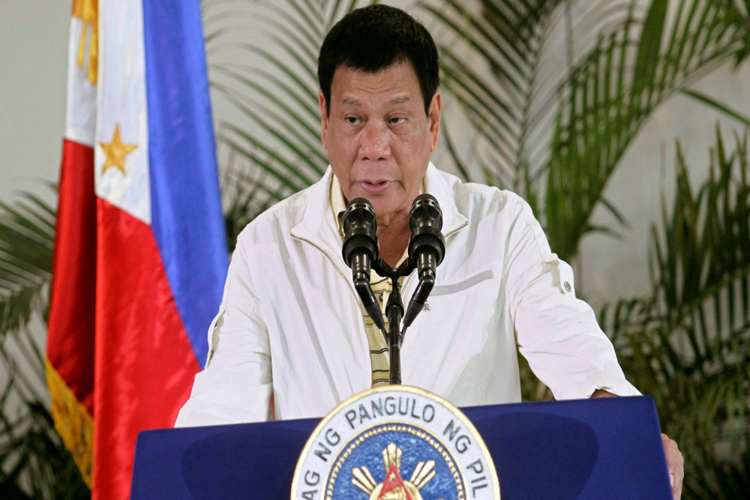 Duterte firma ley de acceso universal y gratuito a la salud en Filipinas
