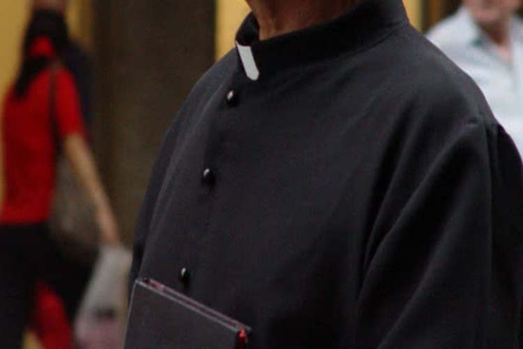 Condenan a un cardenal francés por ocultar los abusos de un cura pederasta