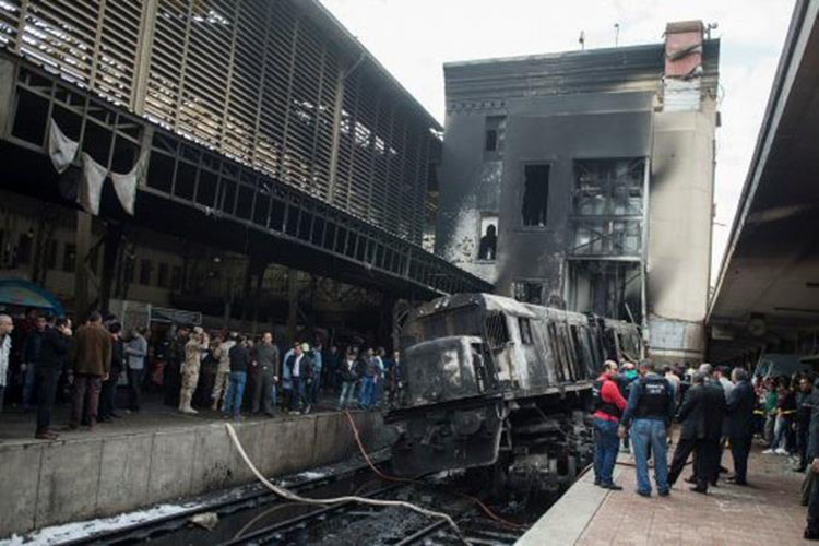 Sube a 20 la cifra de muertos por accidente de trenes de El Cairo