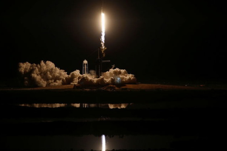 SpaceX lanzó una cápsula no tripulada con destino a la Estación Espacial Internacional