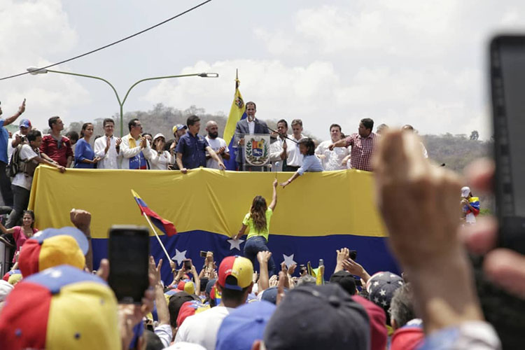 Guaidó desde Valencia: Conformemos los comandos de operación por la libertad de Venezuela