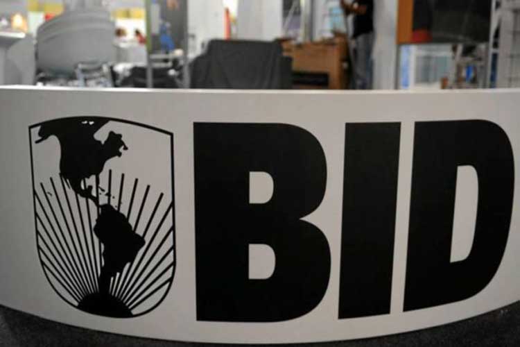 El BID suspende su reunión en China tras rechazo al representante de Guaidó