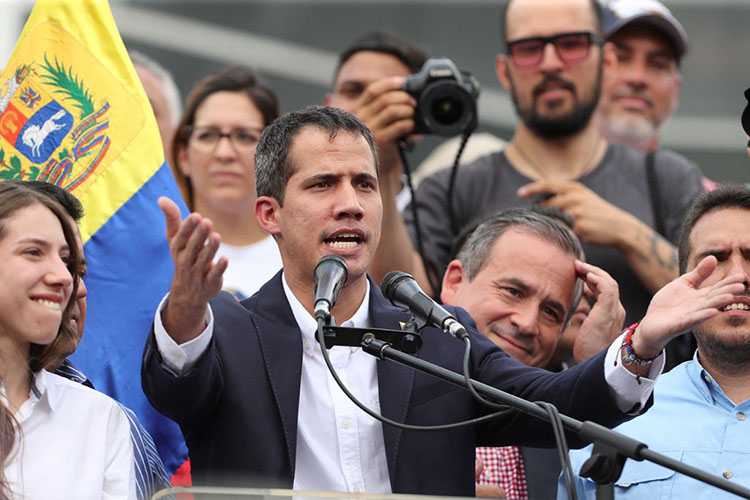 “Nos amenazaron y seguimos aquí dándole la cara a Venezuela”, dijo Guaidó