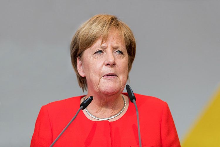 Merkel defiende prolongación de restricciones
