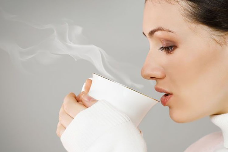 Tomar bebidas calientes aumenta el riesgo de cáncer de esófago (+Estudios)