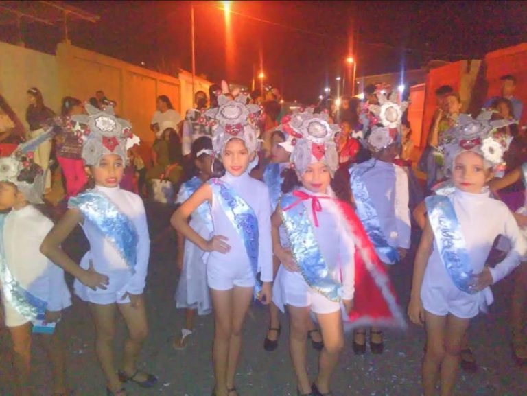 Unión y participación vecinal para celebrar el Carnaval en Carirubana