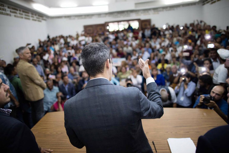Guaidó anuncia un paro escalonado en la administración pública