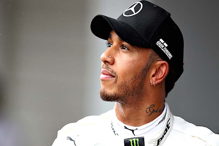 Hamilton quiere que Ferrari haga más en la lucha contra el racismo