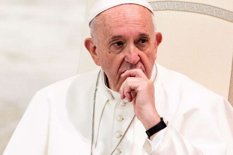 El papa pidió desde Bulgaria que no se cierre el corazón a los migrantes