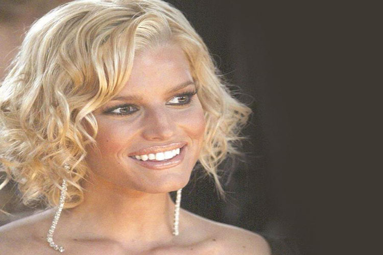 Jessica Simpson dio a luz a su tercer hijo