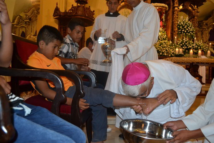Perú: Presidente de la Conferencia Episcopal lavará los pies a 12 niños venezolanos
