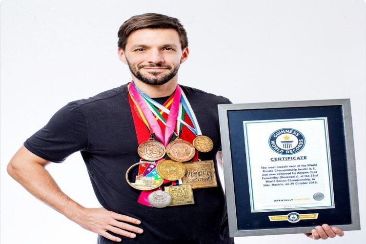 Antonio Díaz entró al Guinness como el karateca con más medallas